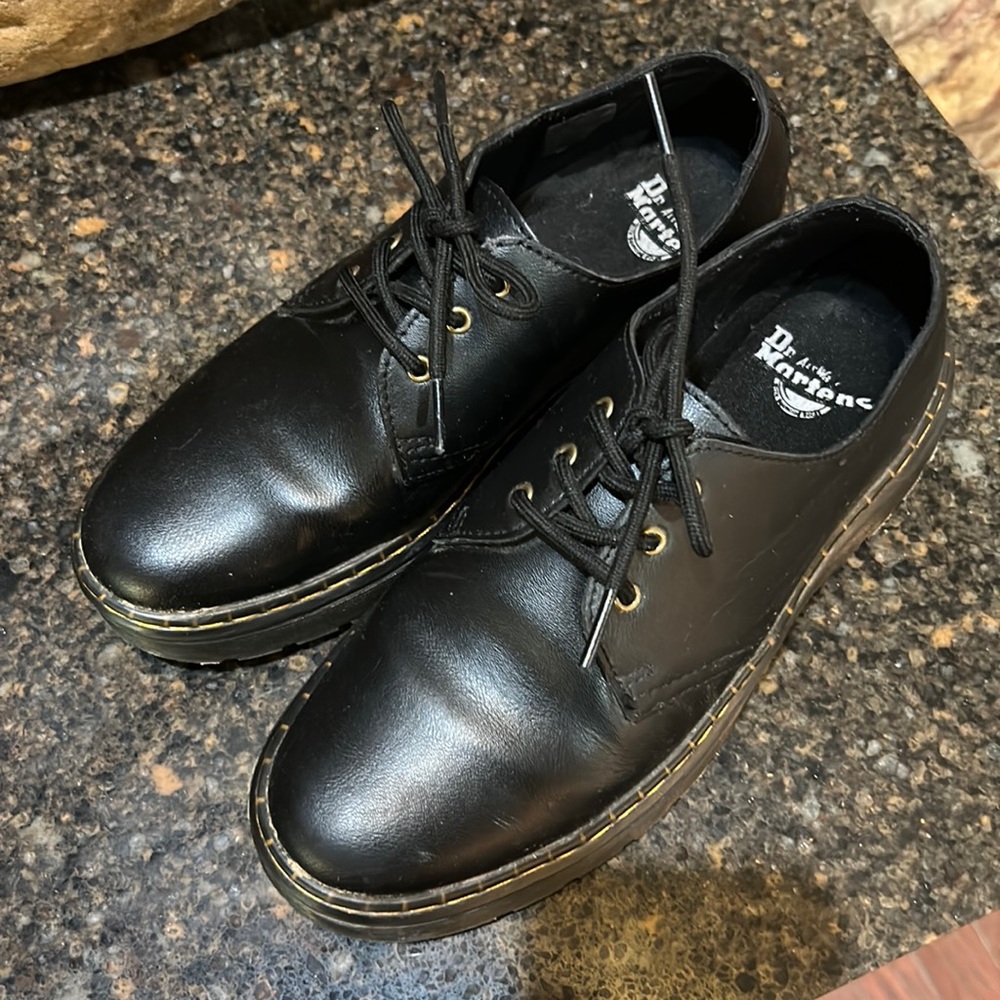 Dr. Martens Smooth Leather Oxford Shoes! Size 7 US, Size 6 UK